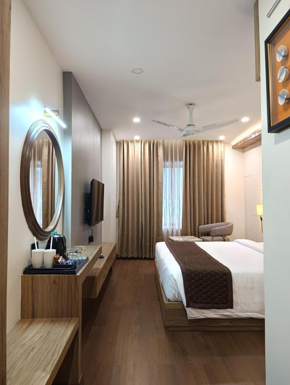 Heavens Garden Empire Hotel Guwahati Ngoại thất bức ảnh