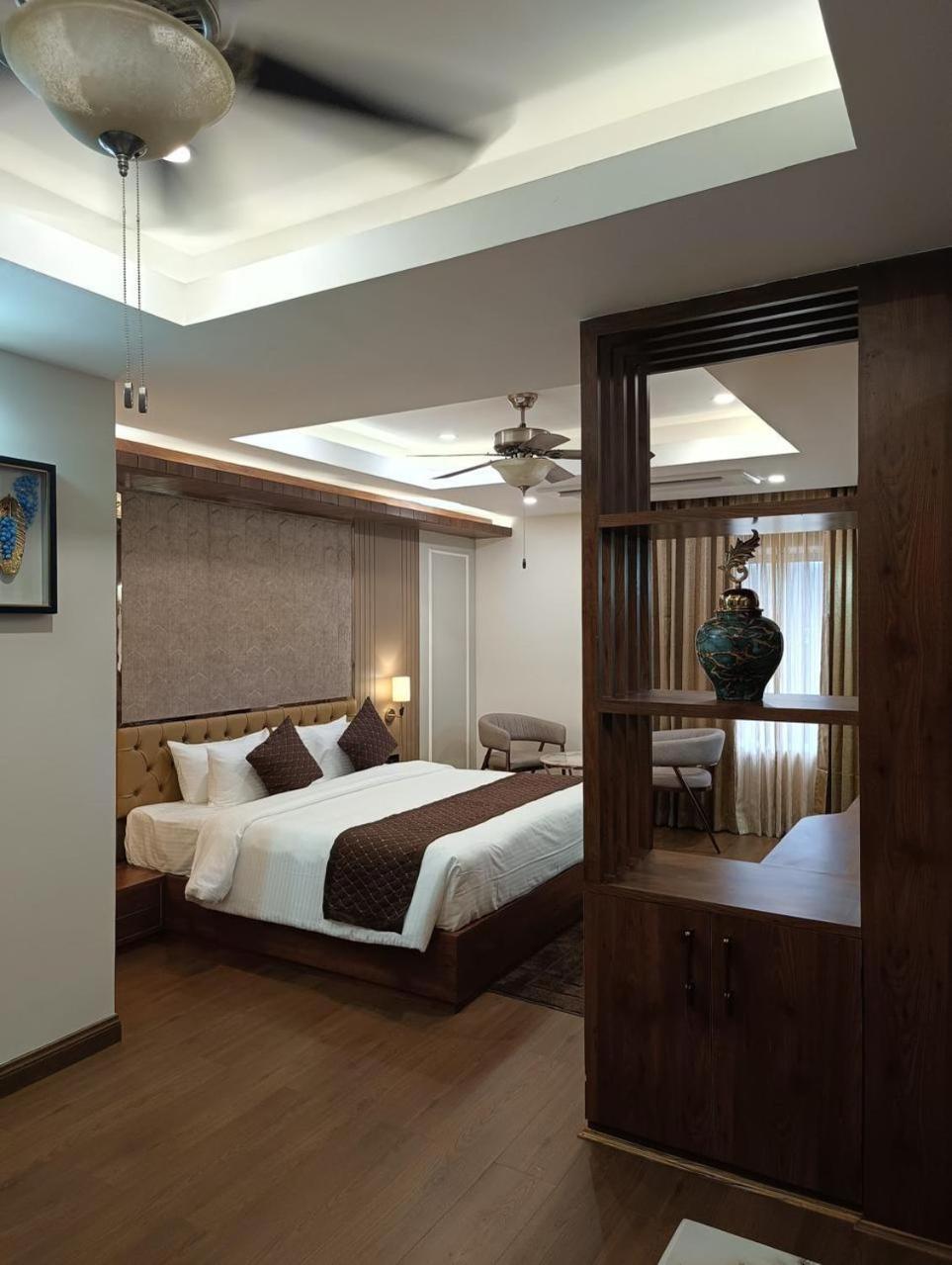 Heavens Garden Empire Hotel Guwahati Ngoại thất bức ảnh