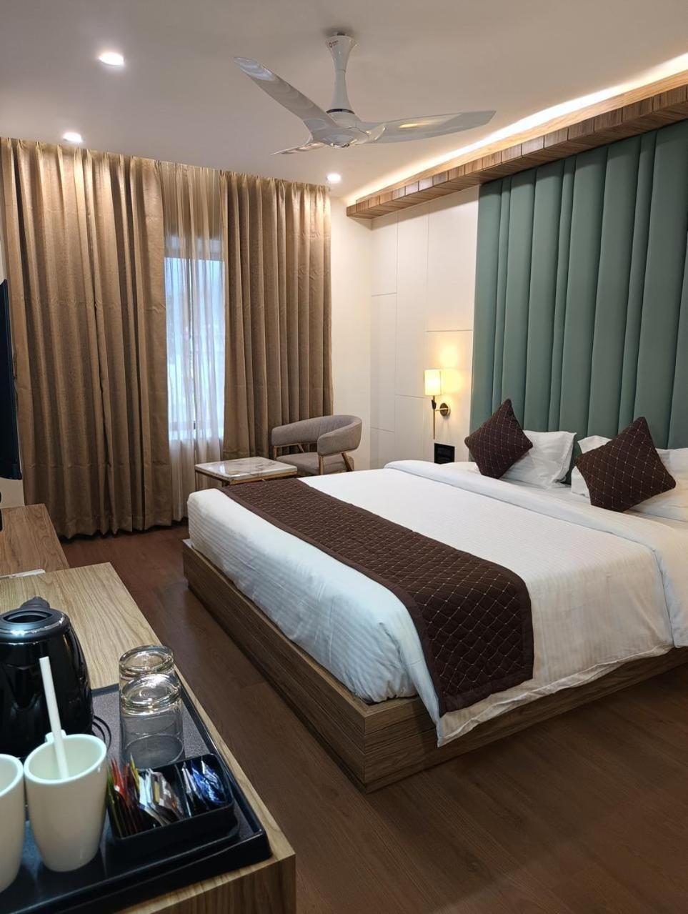 Heavens Garden Empire Hotel Guwahati Ngoại thất bức ảnh