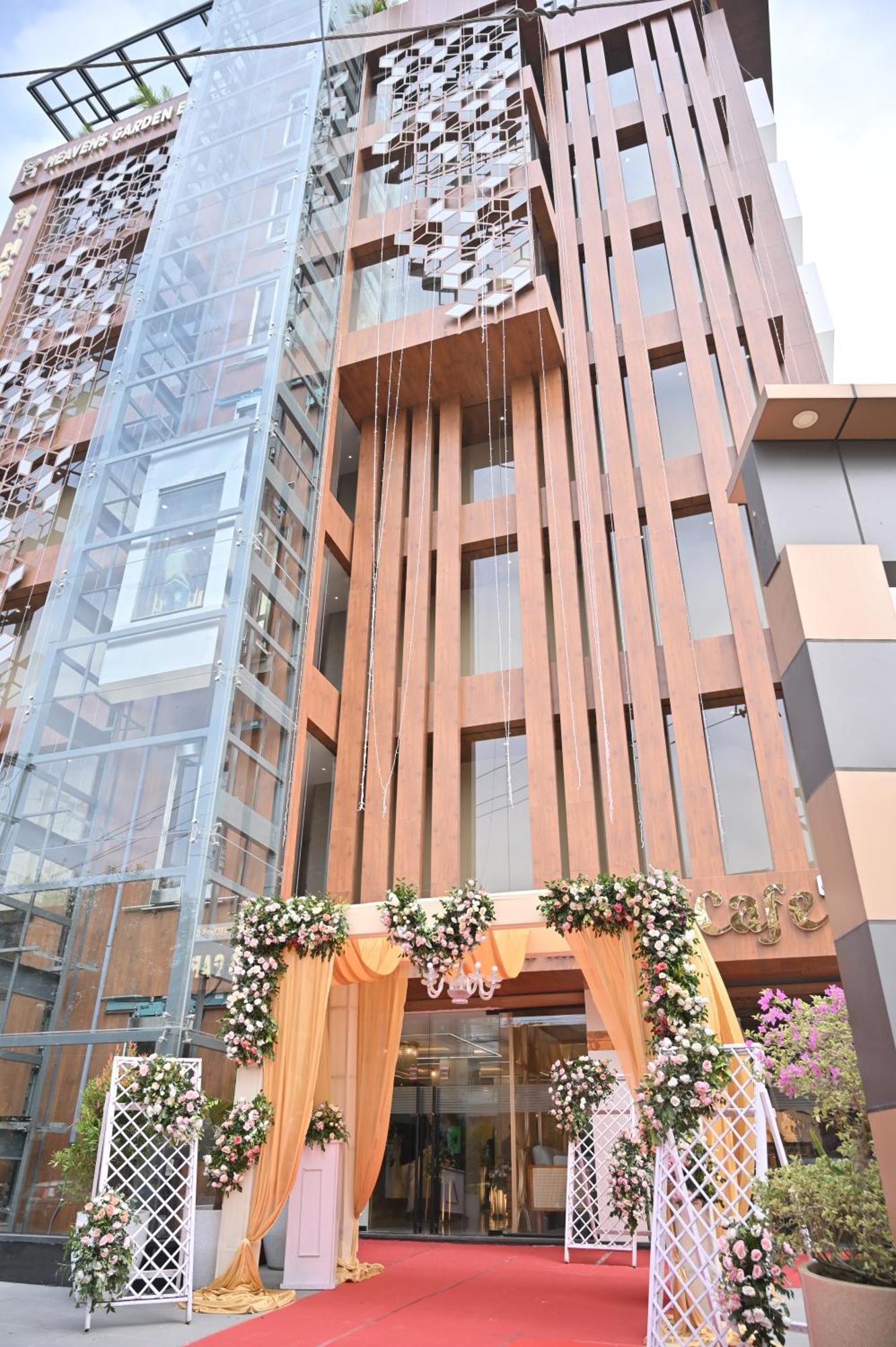 Heavens Garden Empire Hotel Guwahati Ngoại thất bức ảnh