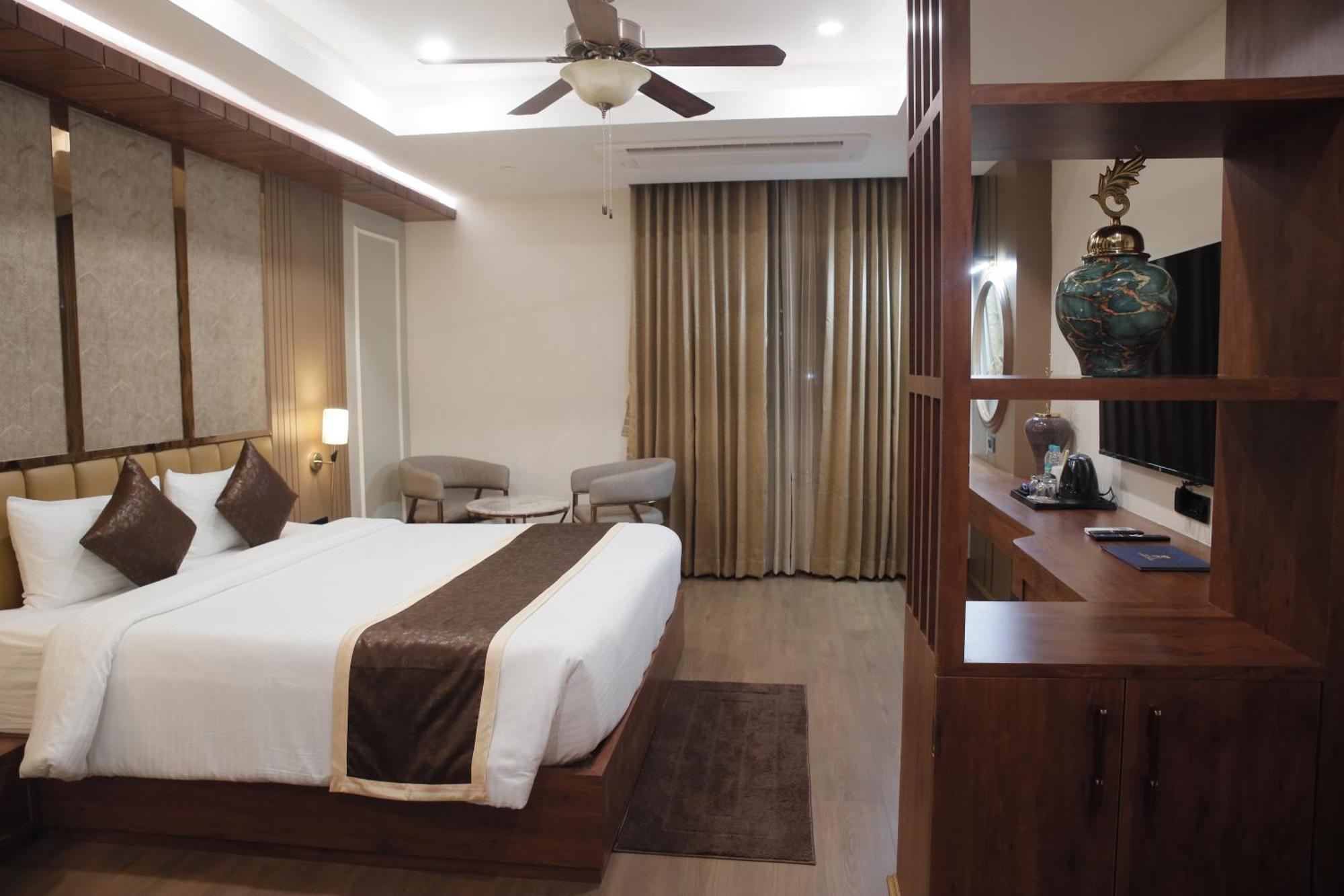 Heavens Garden Empire Hotel Guwahati Ngoại thất bức ảnh